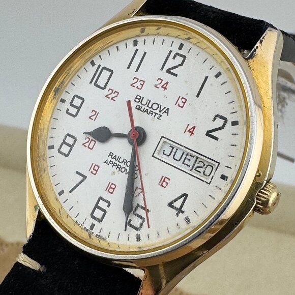 Vintage BulovaP9 Railroad Approved Quartz Watch Day and Date - Picture 3 of 8